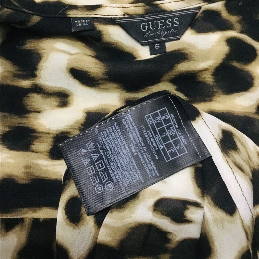Guess leopard button down blouse small - Picture 4 of 4